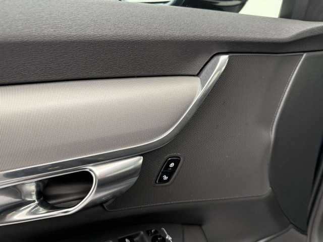 Volvo V90 AWD Core Recharge T6
