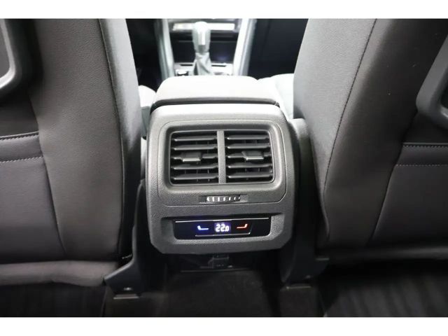 Volkswagen Touran 1.5 TSI DSG R-Line