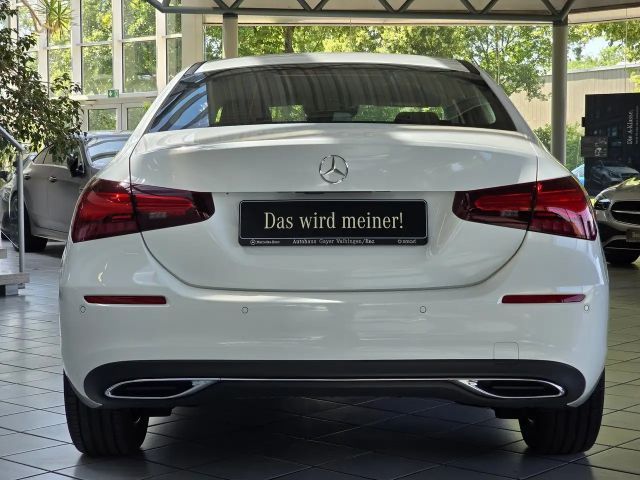 Mercedes-Benz A 180 Limo Progr. Adv. DISTRONIC+STANDHEIZ.+360°