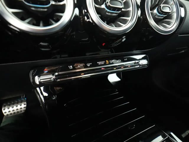 Mercedes-Benz CLA 200 AMG Line Coupé