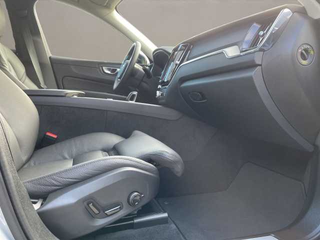 Volvo XC60 Business Dark Plus