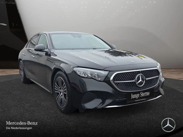 Mercedes-Benz E 200 AVANTGARDE Sedan