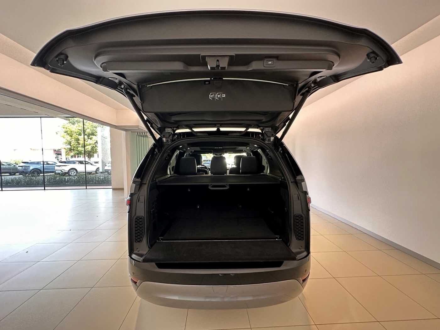 Land Rover Discovery D300 Dynamic SE