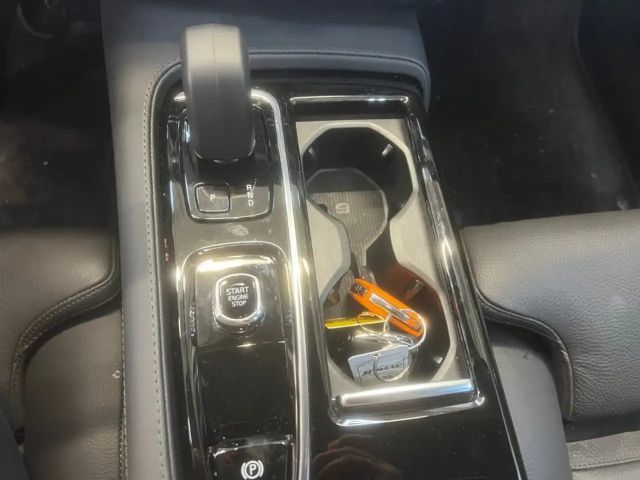 Volvo V90 AWD Dark Plus T6