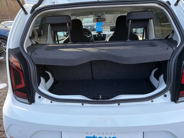 Volkswagen up! Active