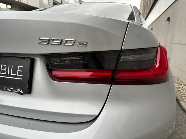 BMW 330 330e Sedan
