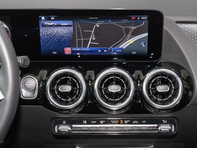 Mercedes-Benz GLA 180 W-Paket ParkAss. LED SpurH el.Heck LM