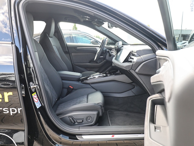 Audi A6 Avant Quattro S-Tronic