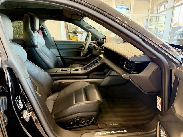 Porsche Taycan S Turbo