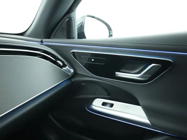 Mercedes-Benz E 220 AMG Line E 220 d Sedan