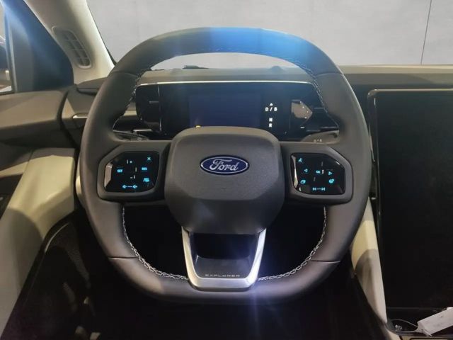 Ford Explorer Extended range RWD