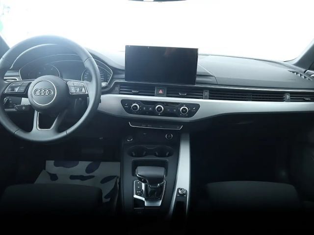 Audi A4 30 TDI Avant S-Line