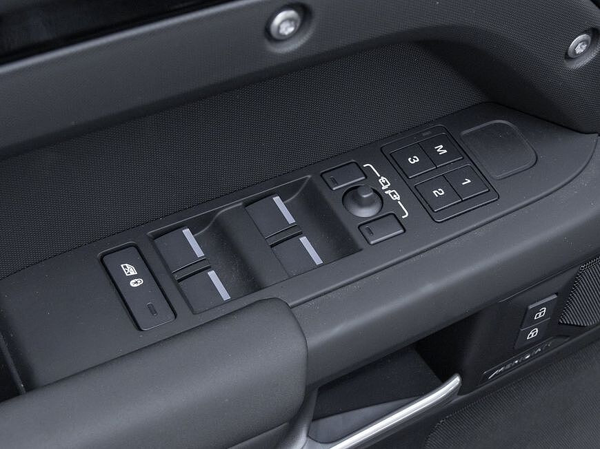 Land Rover Defender 110 Dynamic SE