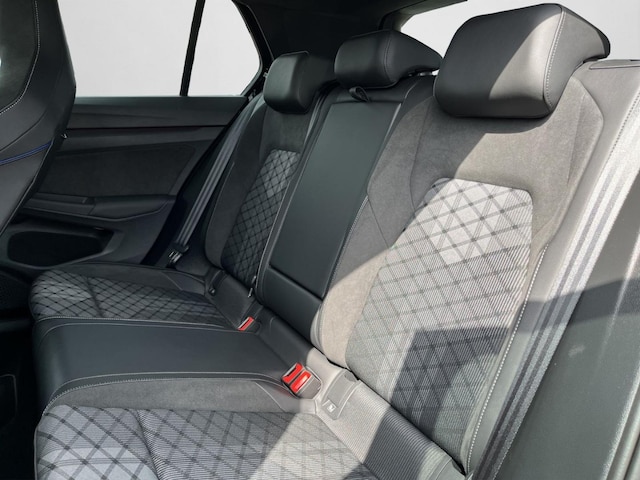 Volkswagen Golf 1.5 eTSI DSG Golf VIII R-Line