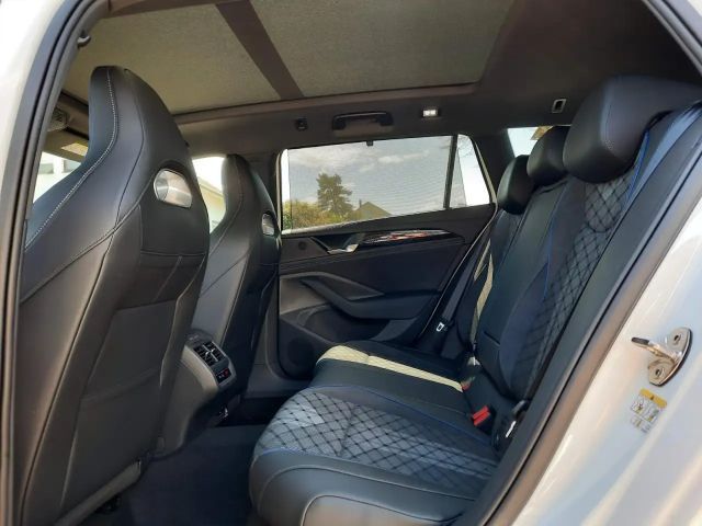 Volkswagen Passat 4Motion R-Line Variant