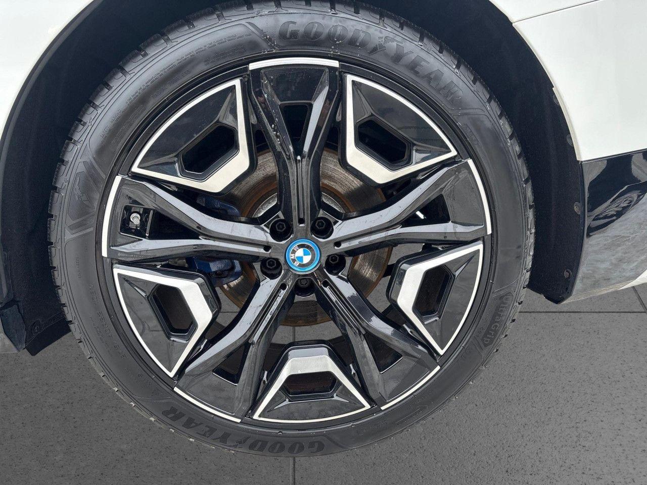 BMW iX xDrive