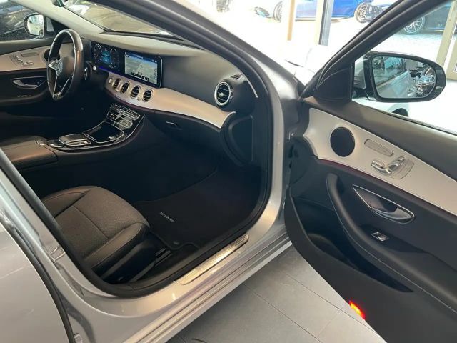 Mercedes-Benz E 300 AVANTGARDE E 300 de Estate