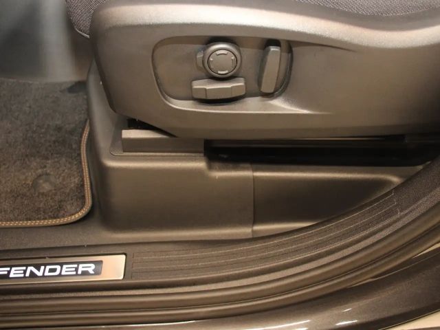 Land Rover Defender 110 D300