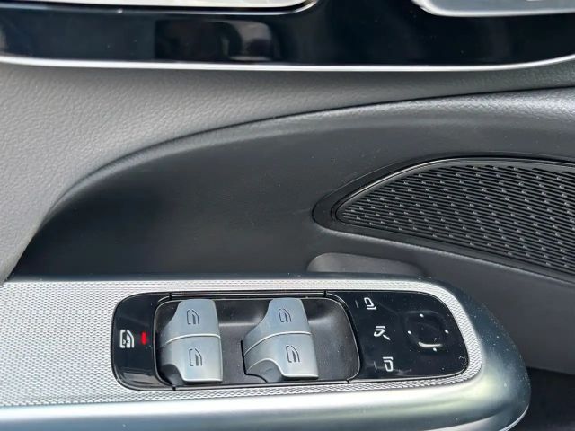 Mercedes-Benz E 220 AMG Line E 220 d Sedan