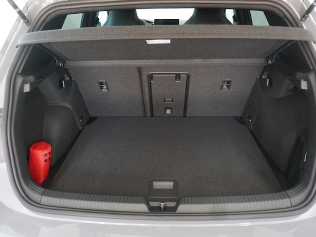 Volkswagen Golf 1.5 eTSI DSG R-Line