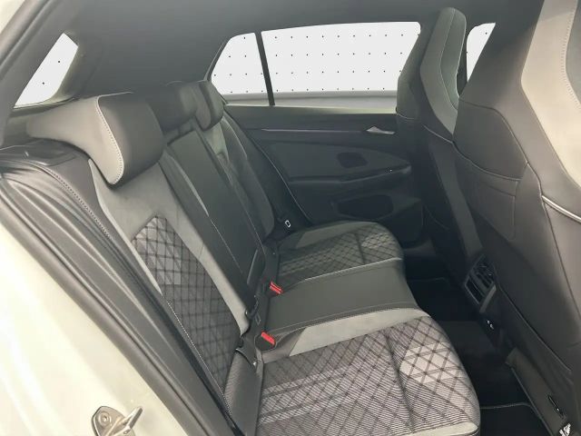 Volkswagen Golf 1.5 eTSI DSG IQ.Drive R-Line