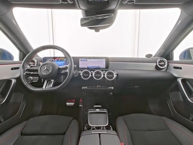 Mercedes-Benz A 220 4MATIC AMG Line