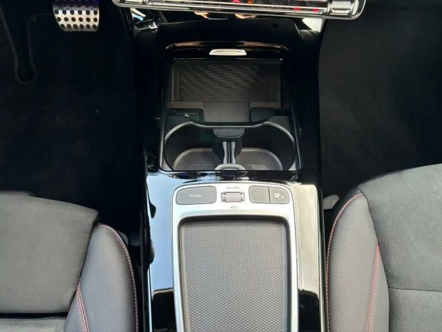 Mercedes-Benz A 220 4MATIC AMG Line