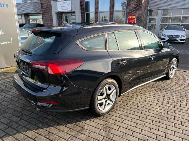 Ford Focus Cool & Connect EcoBoost Wagon