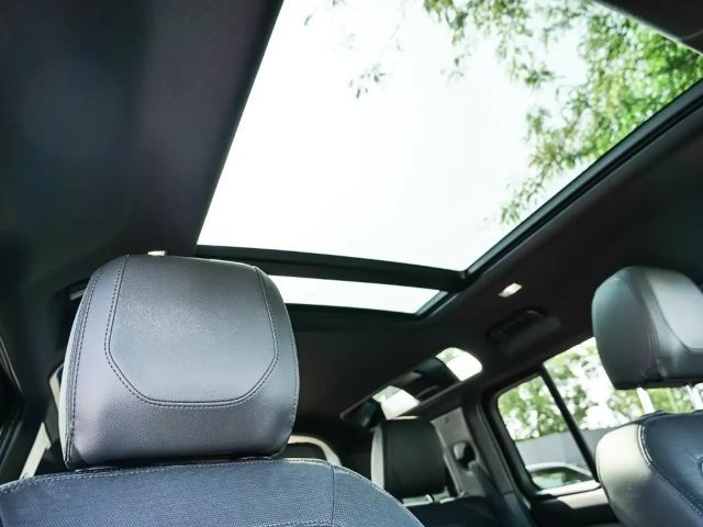 Land Rover Defender 110 AWD D300 Dynamic SE