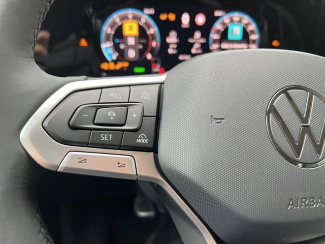 Volkswagen Golf Style Variant