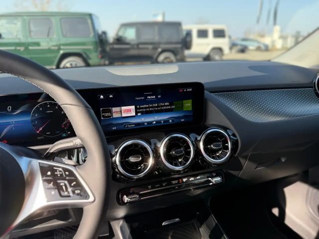 Mercedes-Benz B 180 Progressive Sedan