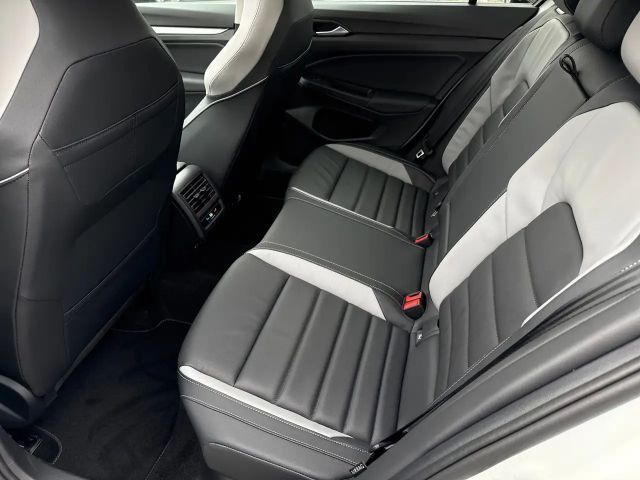 Volkswagen Golf 2.0 TDI DSG Golf VIII Style