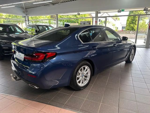 BMW 520 520d Business Line Sedan