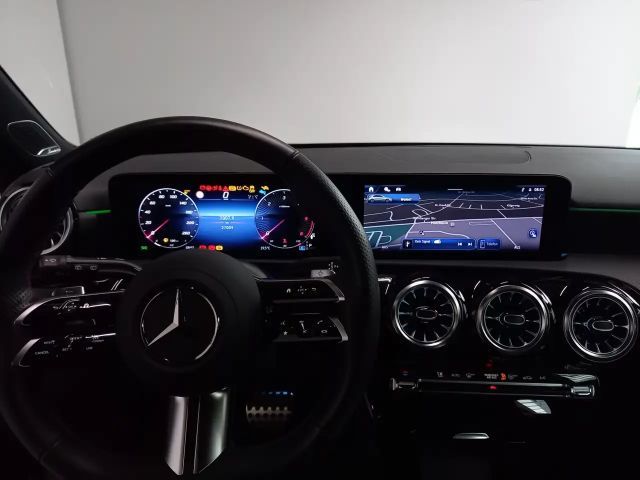 Mercedes-Benz A 220 A 220 d AMG Line