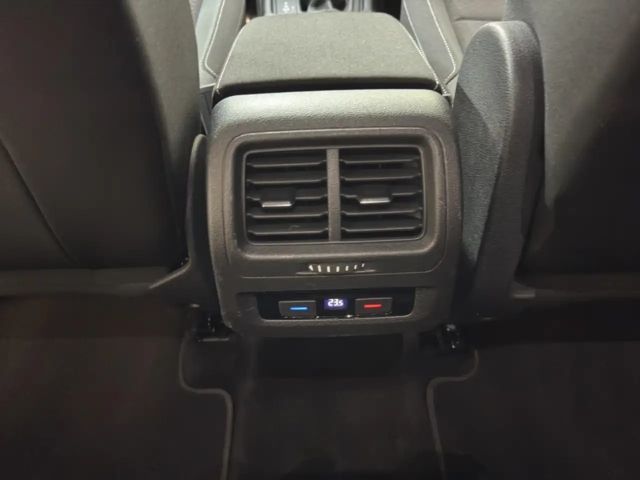 Volkswagen Touran 1.5 TSI R-Line