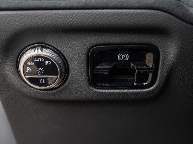 Mercedes-Benz EQE 300 Sedan