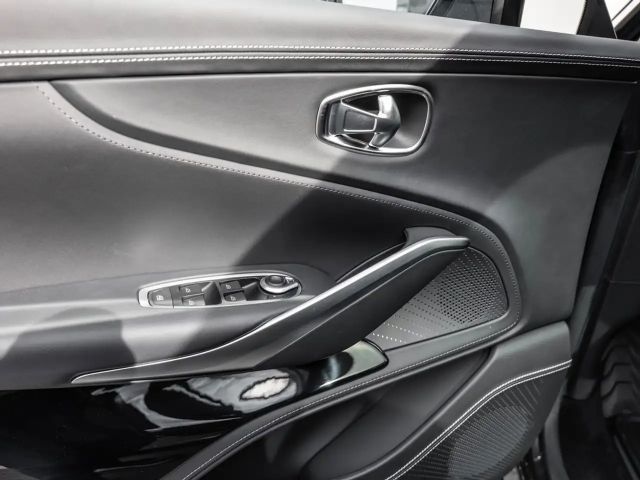 Aston Martin DBX Magnetic Silver