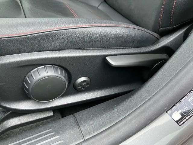 Mercedes-Benz CLA 200 AMG Line Coupé