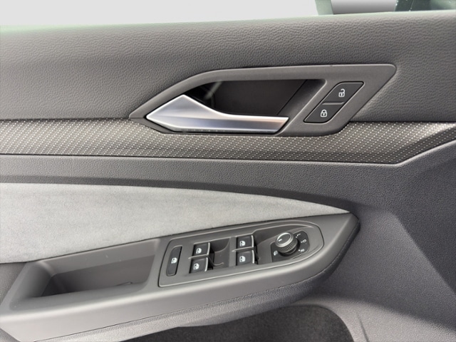 Volkswagen Golf 1.5 eTSI Golf VIII R-Line