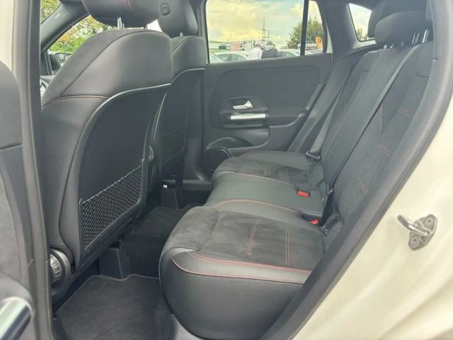 Mercedes-Benz GLA 200 AMG Line