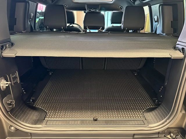 Land Rover Defender 110 AWD D250 Dynamic SE