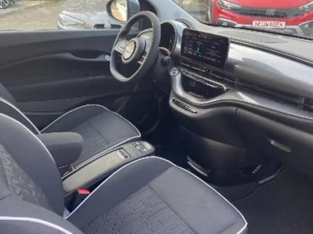Fiat 500e 3+1, 42KWh, ab 399,- Euro monatlich*