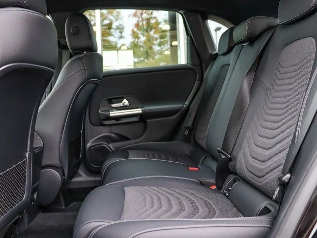 Mercedes-Benz B 180 Progressive Sedan