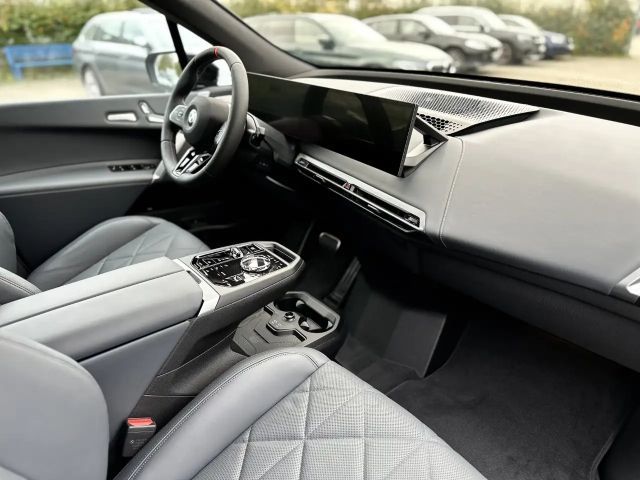BMW iX M70 xDrive