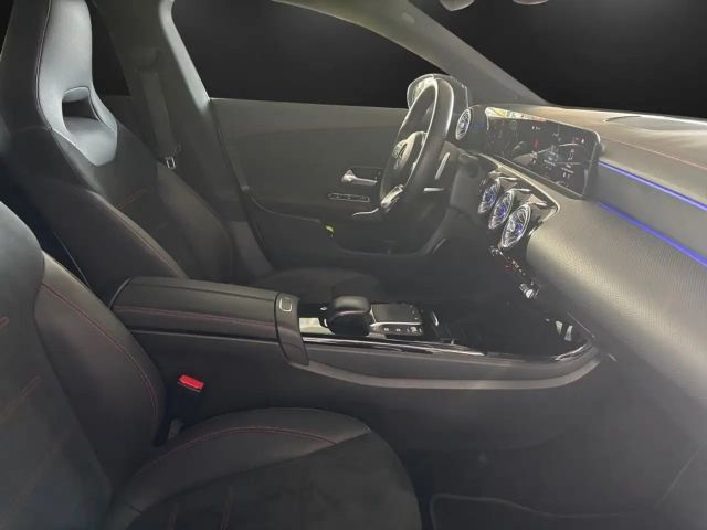 Mercedes-Benz CLA 200 AMG Line Shooting Brake