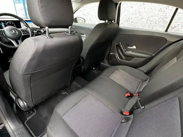 Mercedes-Benz A 180 A 180 d