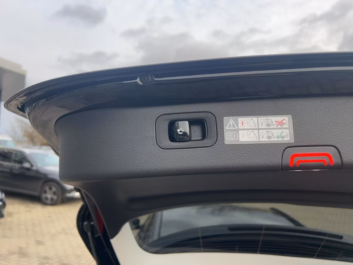 Mercedes-Benz C 300 AVANTGARDE C 300 d Estate