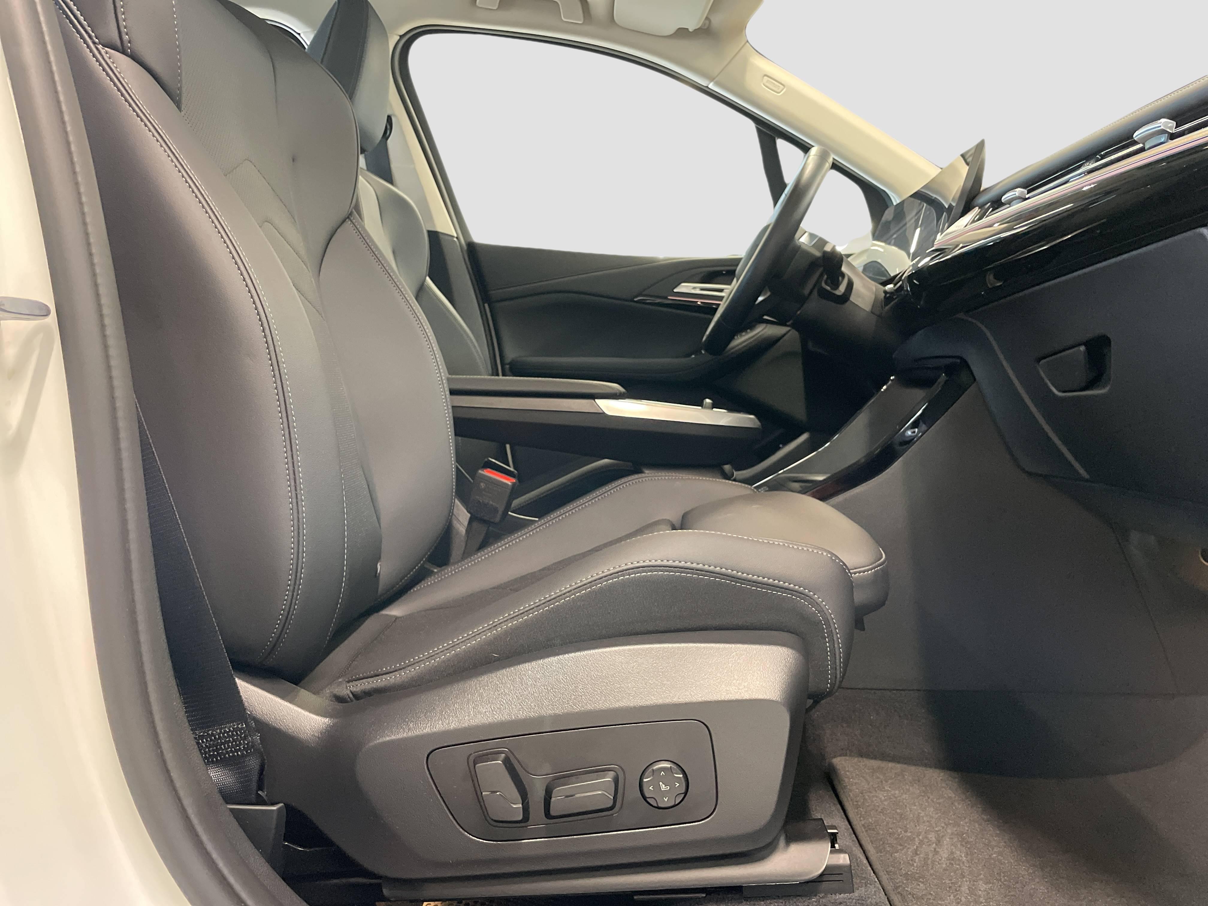 BMW 220 220i Active Tourer