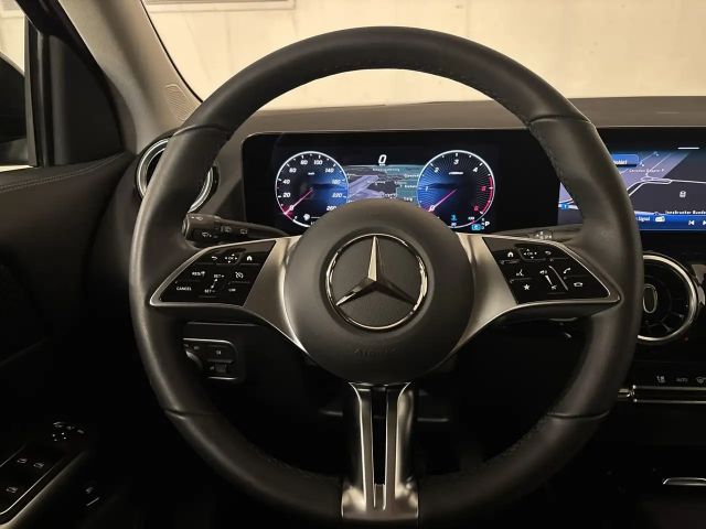 Mercedes-Benz GLA 200 4MATIC GLA 200 d