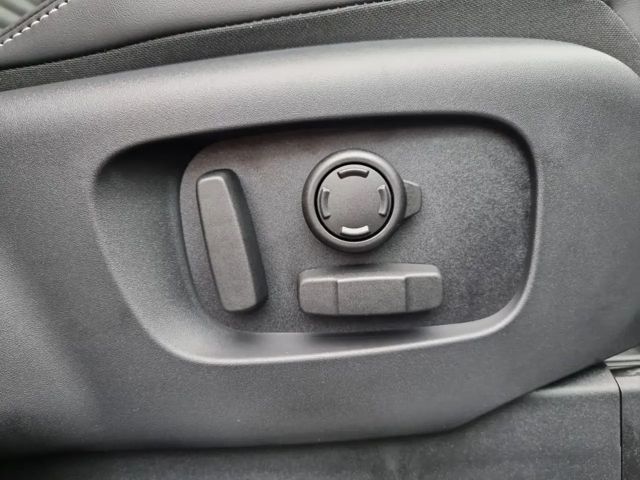 Land Rover Discovery D250 Dynamic HSE